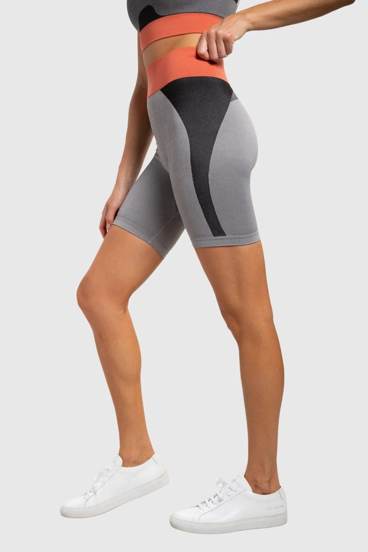 Mono B Seamless Color Block High-Waisted Biker Short - Grey