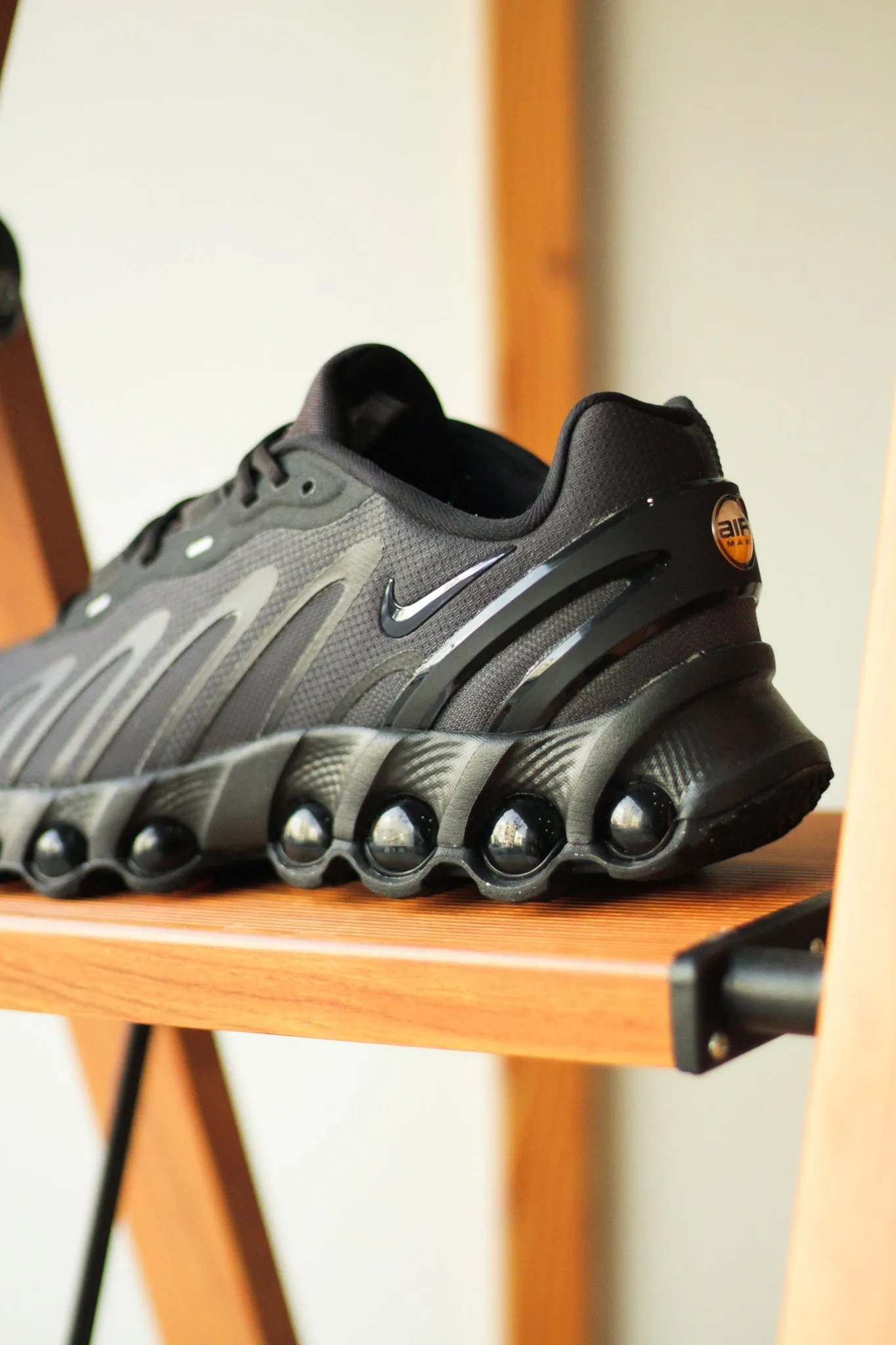 NIKE AIR MAX DN8 "BLACK/ANTHRACITE-BLACK-ANTHRACITE"