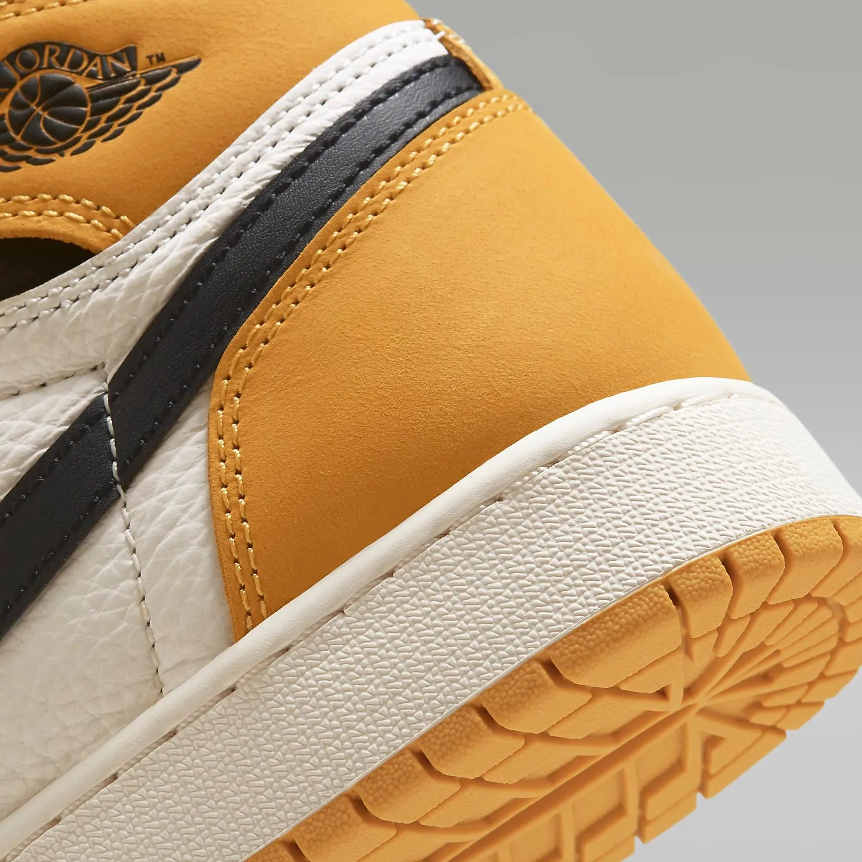 Nike Kid's Air Jordan 1 High OG Shoes - Yellow Ochre / Sail / Black