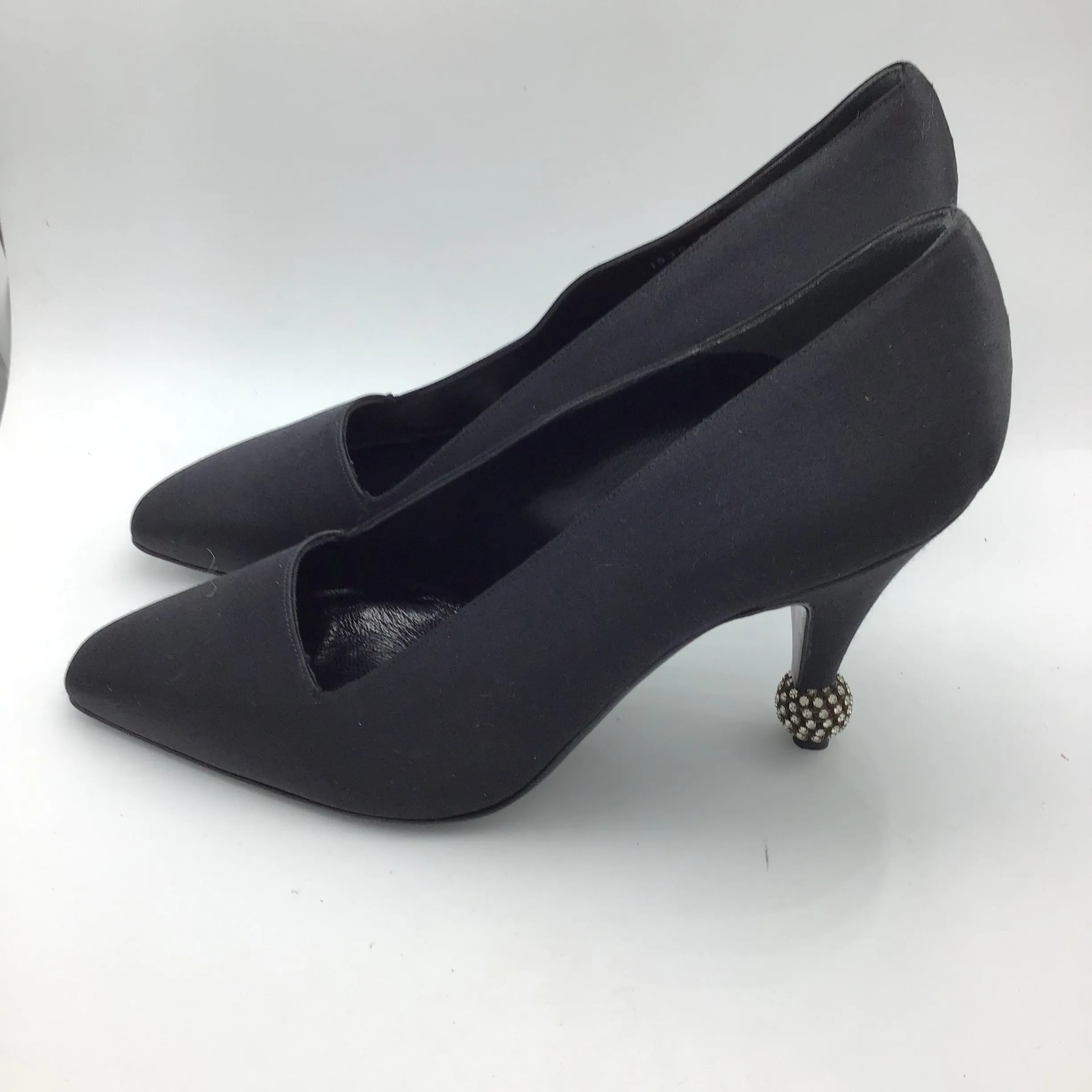 Roger Vivier 90s Black Rhinestone Heeled Pumps