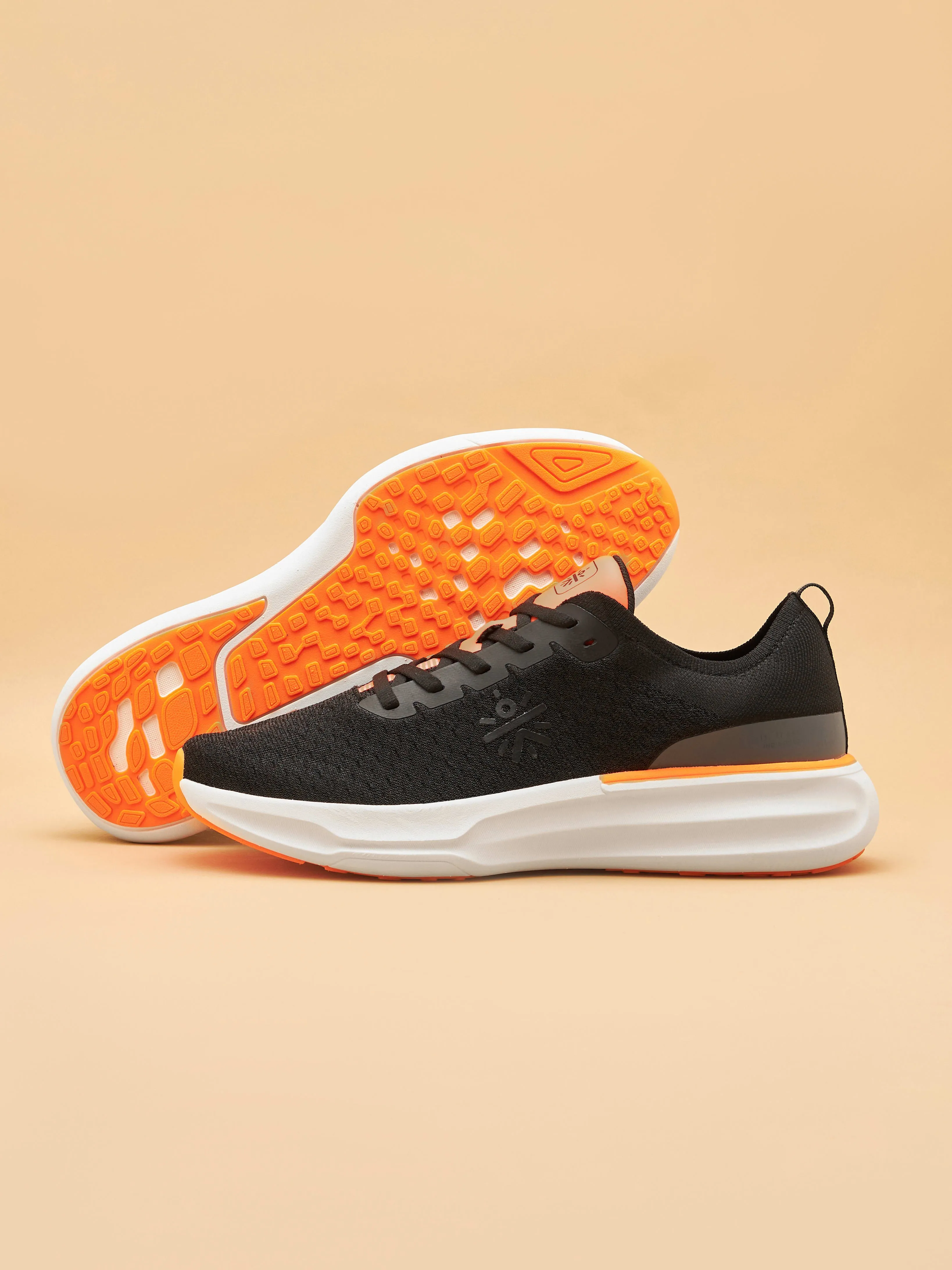 Versa Fly Men Running Shoes - Black/Orange