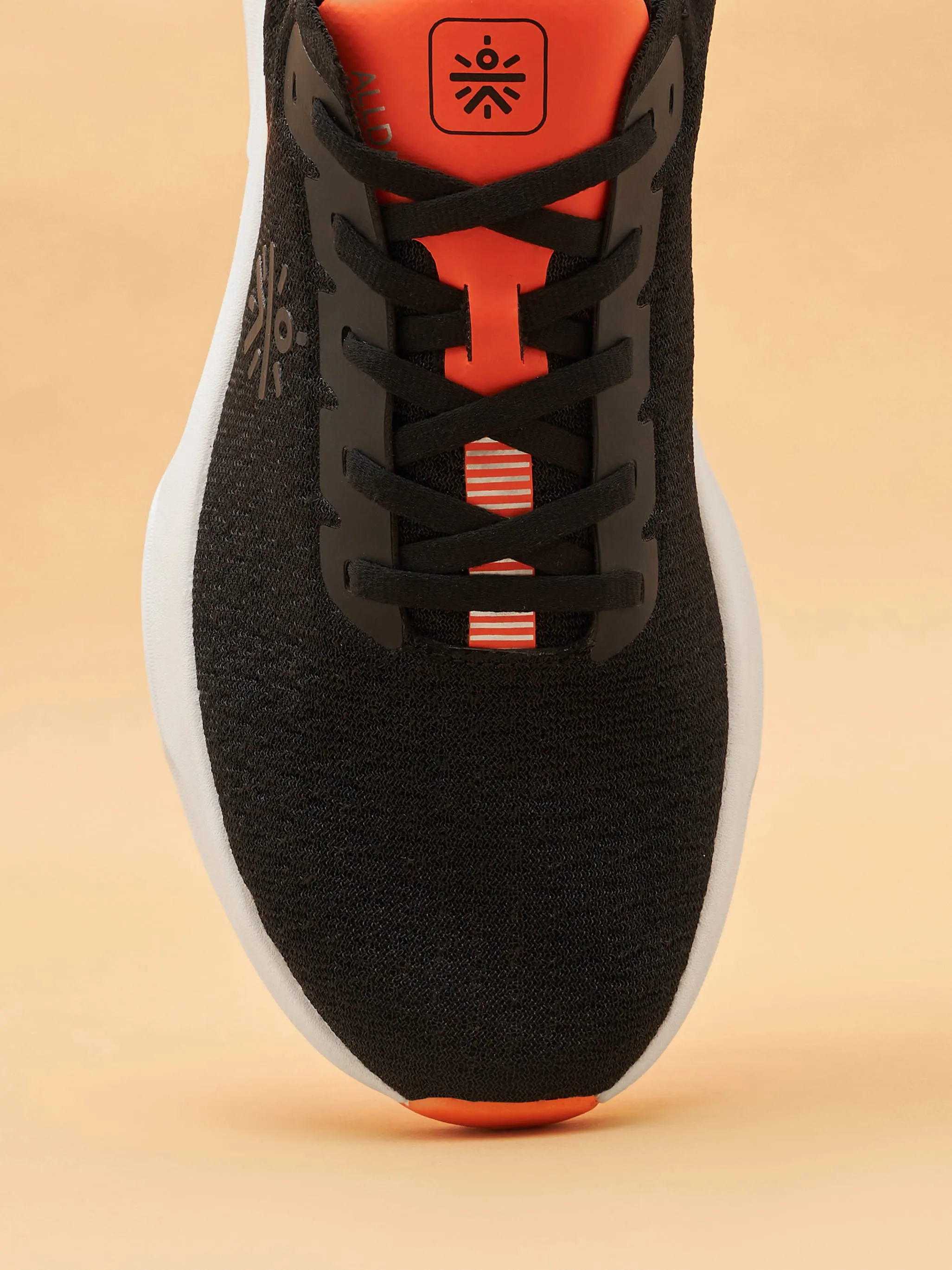 Versa Fly Men Running Shoes - Black/Orange