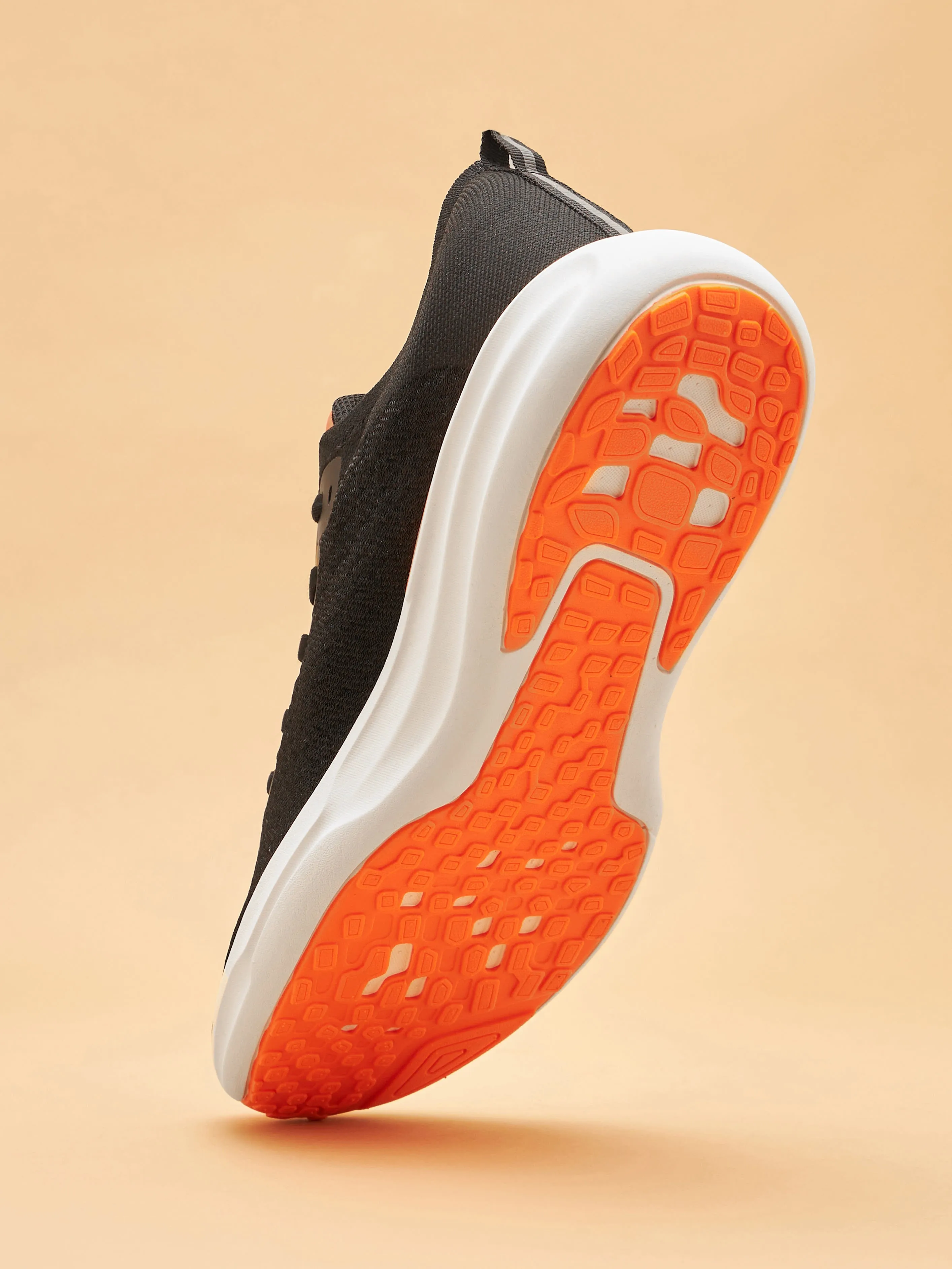Versa Fly Men Running Shoes - Black/Orange