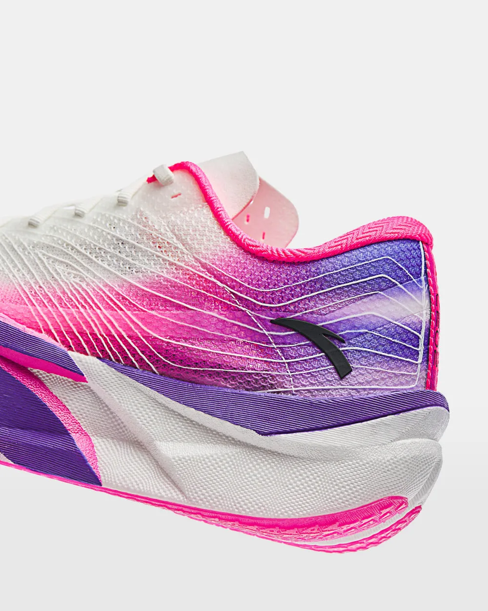 Women's ANTA C202 6